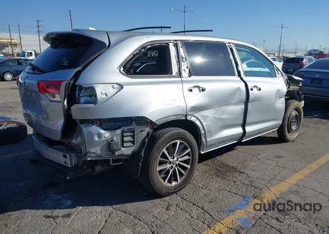 2018 Toyota Highlander Xle z USA, uszkodzony, nr VIN 5TDJZRFH1JS813390
